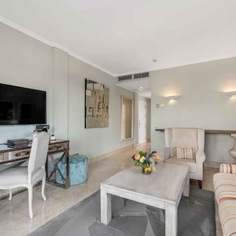 All About Puente Romano Penthouse Suite - One-Bedroom Apartment - 3