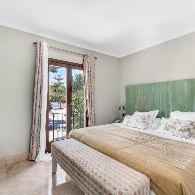 All About Puente Romano Penthouse Suite - One-Bedroom Apartment - 4