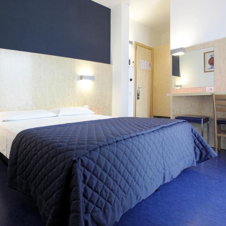 Hotel Firenze - Camera Matrimoniale/Doppia con Letti Singoli con Vista Piscina - 1