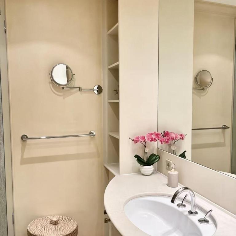 Avenue Foch 16th Elegant Studio - One-Bedroom Apartment - 3