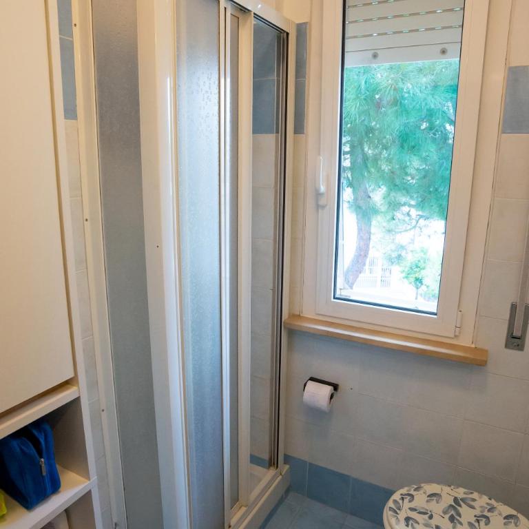 Trilocale vicino al mare con ampio balcone e aria condizionata - Appartamento con 2 Camere da Letto - 15