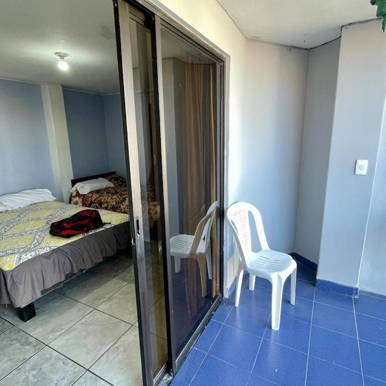 Modern Suite Private Balcony North - One-Bedroom Apartment - 25