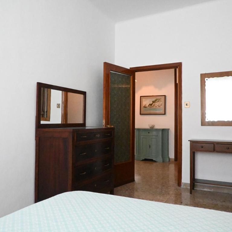 S352 - Sirolo, ampio e comodo appartamento con wifi - Three-Bedroom Apartment - 20