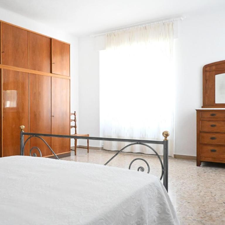 S352 - Sirolo, ampio e comodo appartamento con wifi - Three-Bedroom Apartment - 12