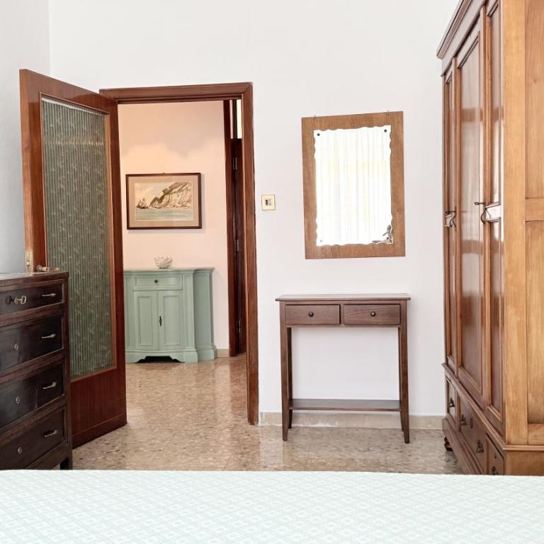 S352 - Sirolo, ampio e comodo appartamento con wifi - Three-Bedroom Apartment - 19