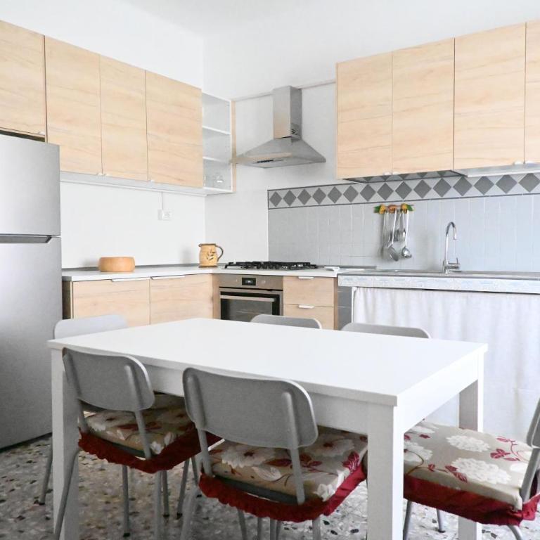 S352 - Sirolo, ampio e comodo appartamento con wifi - Three-Bedroom Apartment - 1