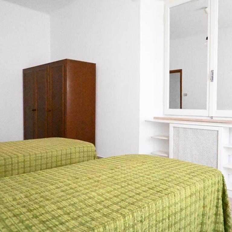 S352 - Sirolo, ampio e comodo appartamento con wifi - Three-Bedroom Apartment - 23