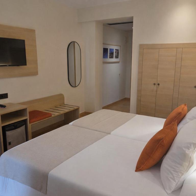 Hotel Tanit - Habitación Doble con balcón - 1 o 2 camas - 3
