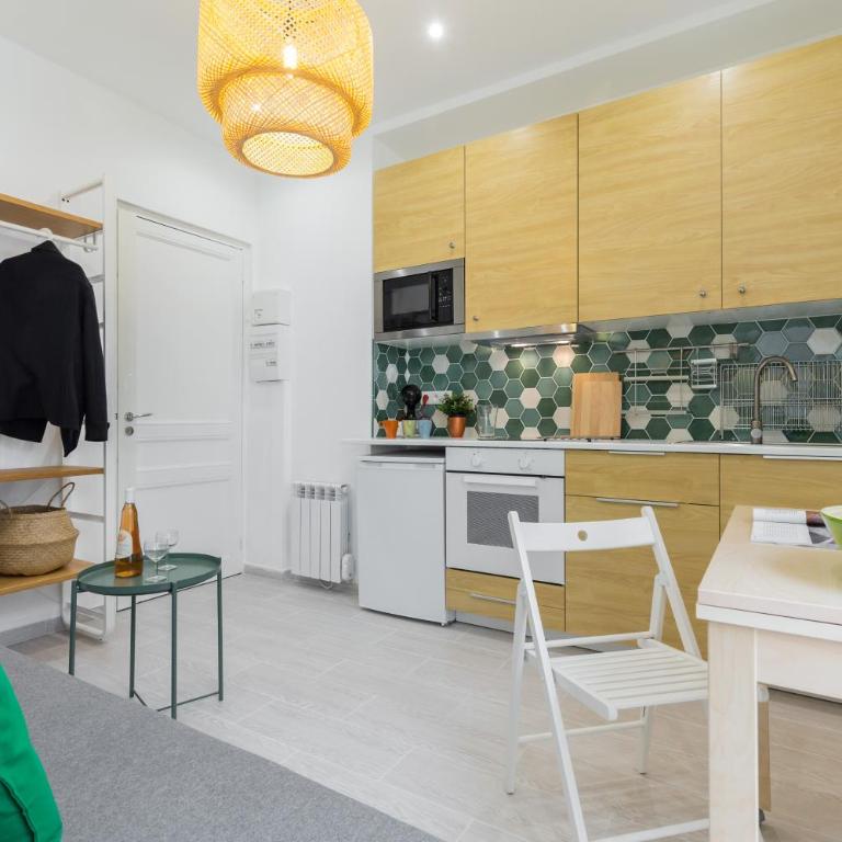 Casa Madere- Idéal Couples - Central & cosy -Train station - Tram & Supermarkets-Balcony- Washing-machine-AC - Appartement 1 Chambre - 10