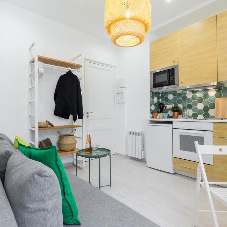 Casa Madere- Idéal Couples - Central & cosy -Train station - Tram & Supermarkets-Balcony- Washing-machine-AC - Appartement 1 Chambre - 11