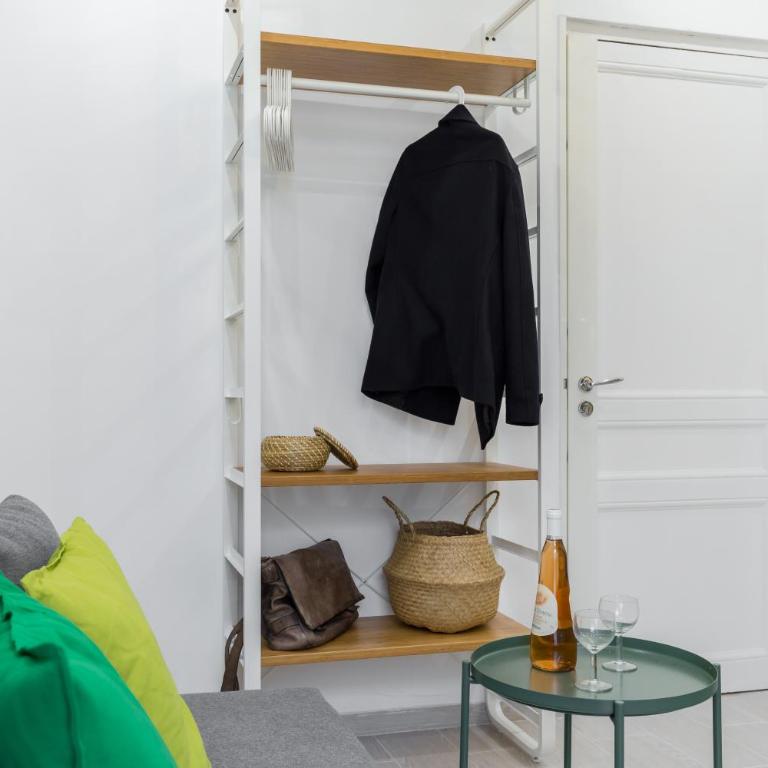 Casa Madere- Idéal Couples - Central & cosy -Train station - Tram & Supermarkets-Balcony- Washing-machine-AC - Appartement 1 Chambre - 12