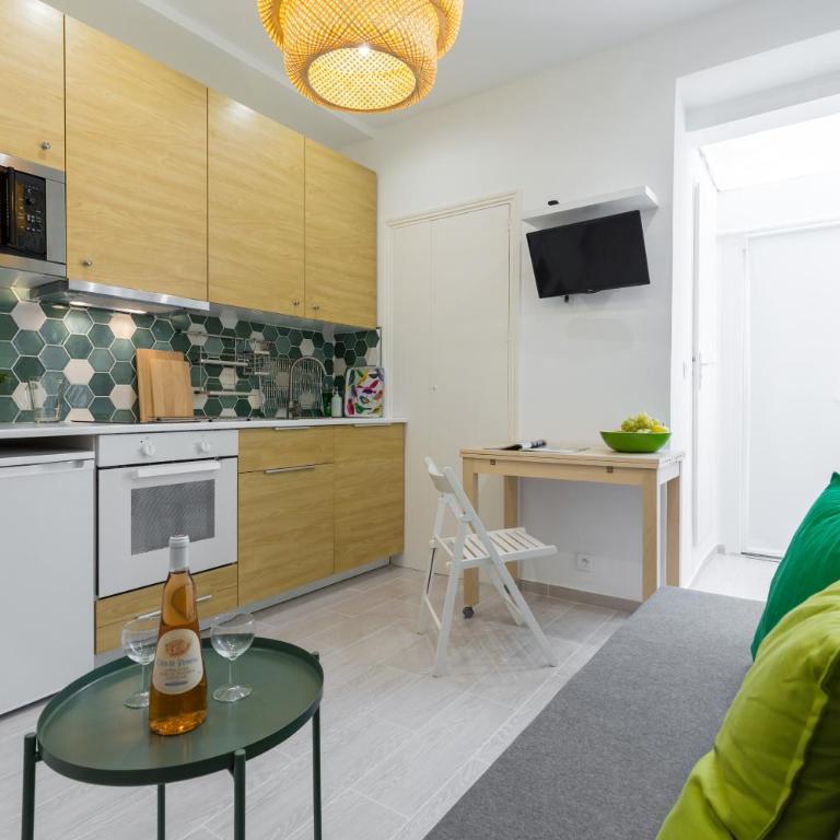 Casa Madere- Idéal Couples - Central & cosy -Train station - Tram & Supermarkets-Balcony- Washing-machine-AC - Appartement 1 Chambre - 17
