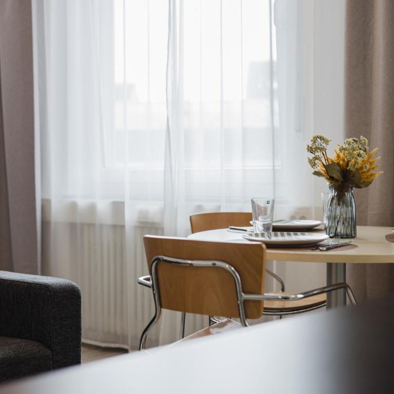 PrimeStay Appartementhaus - Zimmer für Lang und Kurzzeitaufenthalte - Camera Tripla Basic con Bagno in Comune - 1
