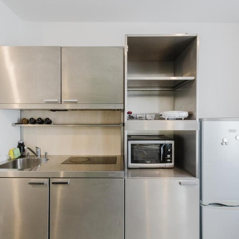 PrimeStay Appartementhaus - Zimmer für Lang und Kurzzeitaufenthalte - Camera Tripla Basic con Bagno in Comune - 9