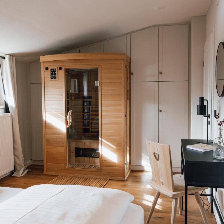 Die Watzmannsuite - Familienfreundliche Ferienwohnung in historischer Villa mit Kamin, Infrarotsauna, Balkon, Garten, nur 10 Gehminuten ins Zentrum von Berchtesgaden - Apartment mit 2 Schlafzimmern - 13