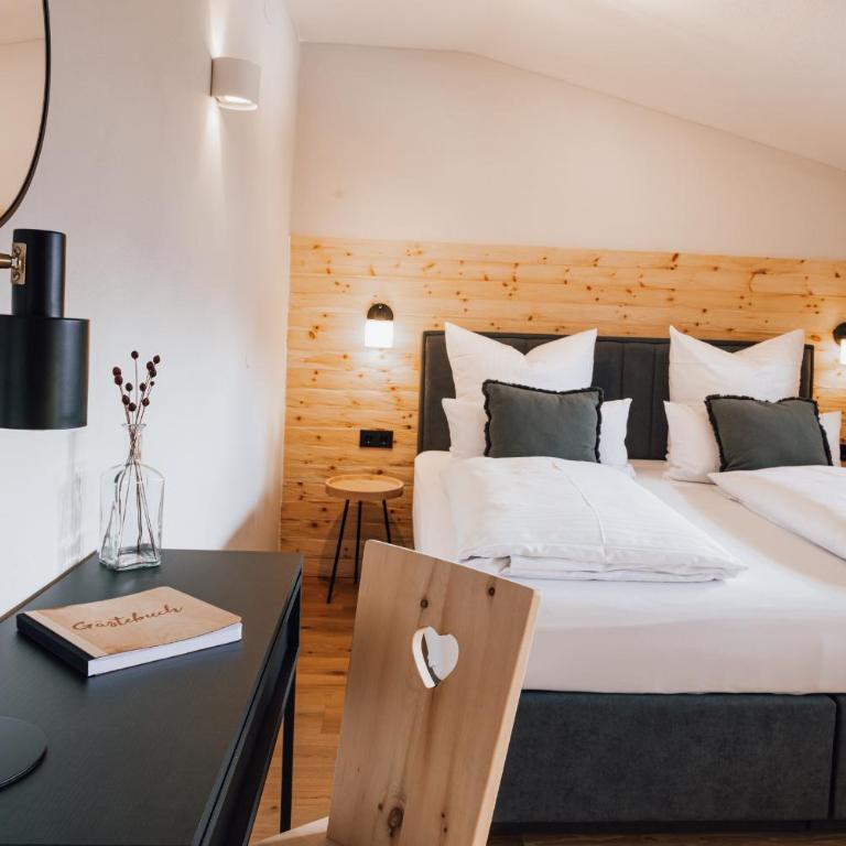 Die Watzmannsuite - Familienfreundliche Ferienwohnung in historischer Villa mit Kamin, Infrarotsauna, Balkon, Garten, nur 10 Gehminuten ins Zentrum von Berchtesgaden - Apartment mit 2 Schlafzimmern - 4