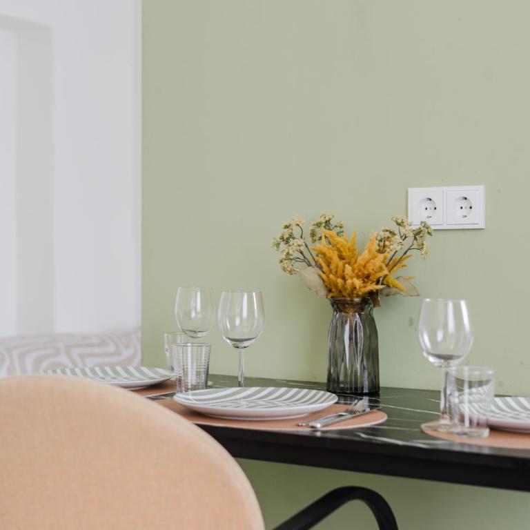 PrimeStay Appartementhaus - Zimmer für Lang und Kurzzeitaufenthalte - Camera Tripla Basic con Bagno in Comune - 1