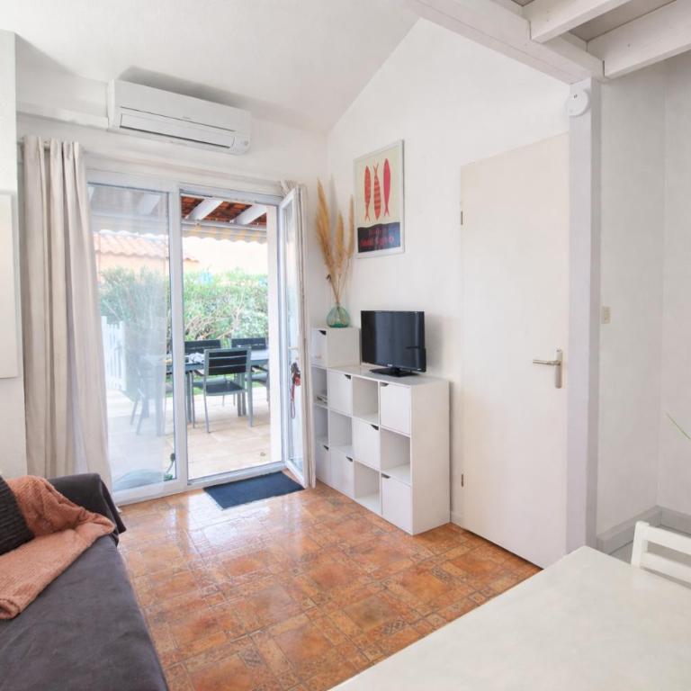 MARINES DU ROUSSILLON Villa en duplex très calme en résidence privée avec piscine - M65 - Two-Bedroom House - 16
