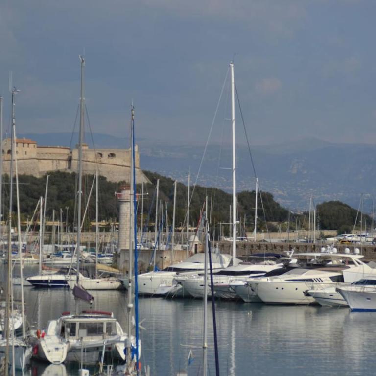 Charmant duplex au coeur du Vieil Antibes 3 pers - Appartement 1 Chambre - 2