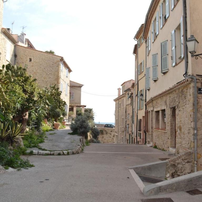Charmant duplex au coeur du Vieil Antibes 3 pers - Appartement 1 Chambre - 4