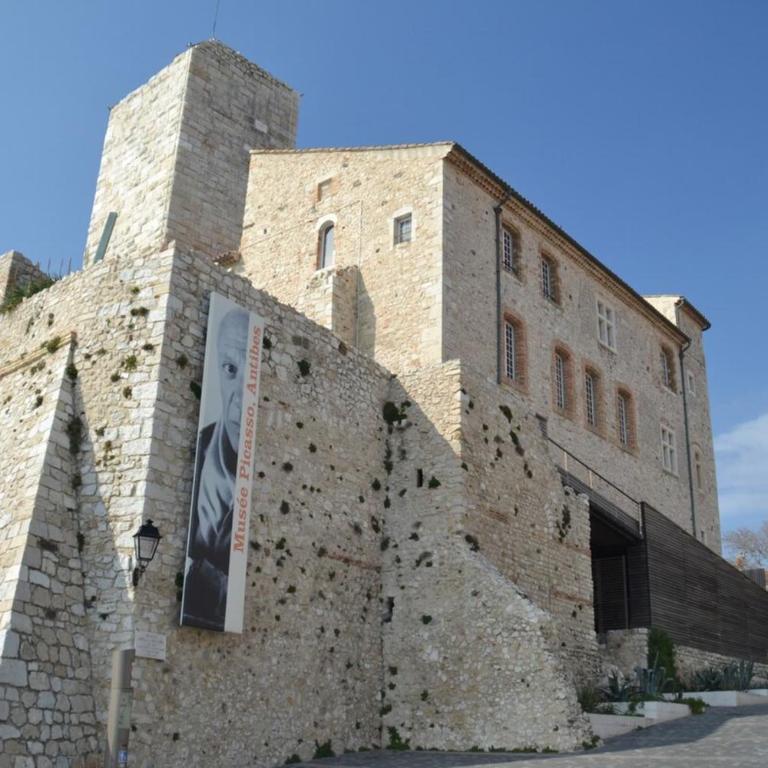 Charmant duplex au coeur du Vieil Antibes 3 pers - Appartement 1 Chambre - 17