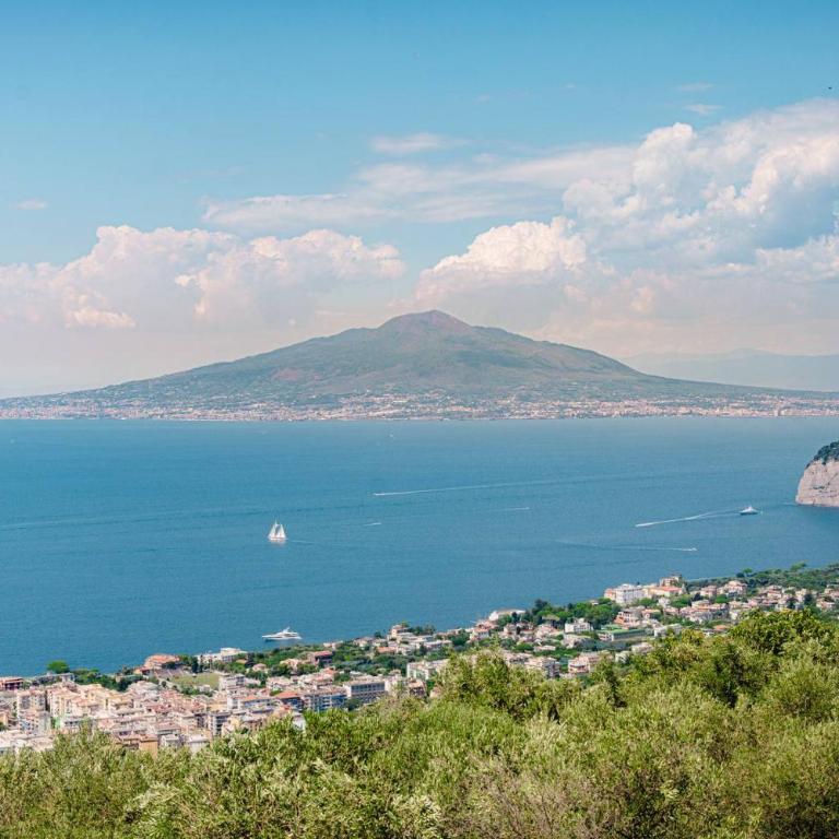 Borgo Mezzo Monte with Concierge, Panoramic Sea Views and Rooftop Jacuzzi by Feeling Italy - Apartment - 5