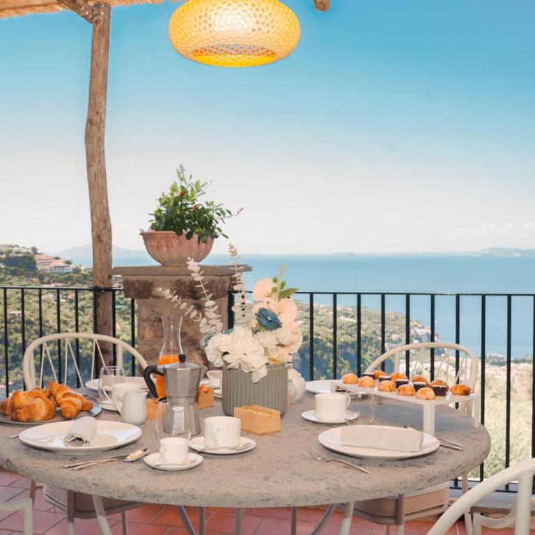 Borgo Mezzo Monte with Concierge, Panoramic Sea Views and Rooftop Jacuzzi by Feeling Italy - Apartment - 2