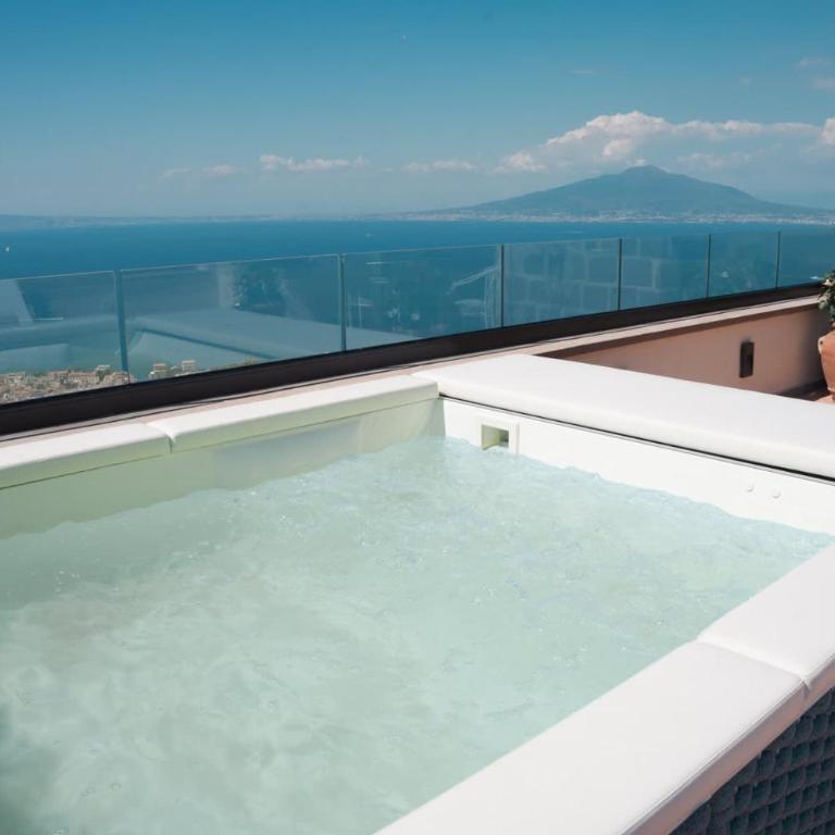 Borgo Mezzo Monte with Concierge, Panoramic Sea Views and Rooftop Jacuzzi by Feeling Italy - Apartment - 28