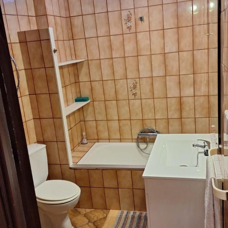 Chalet La Serreta - Four-Bedroom House - 23