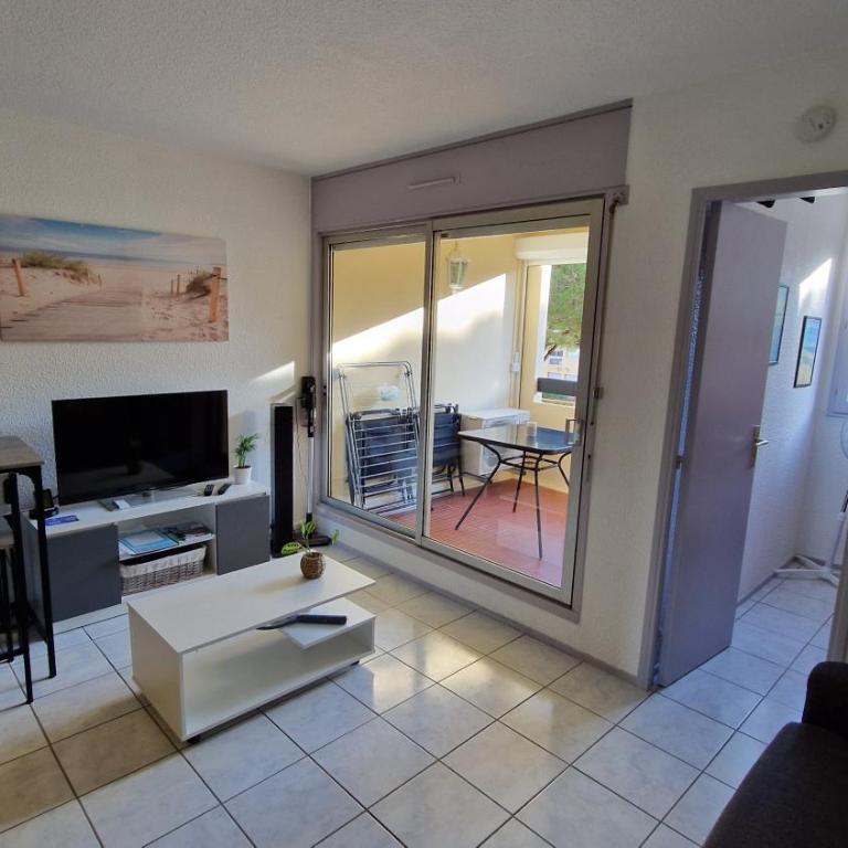 Studio cabine climatisé et loggia au calme avec linge et parking inclus - One-Bedroom Apartment with Garden View - 12