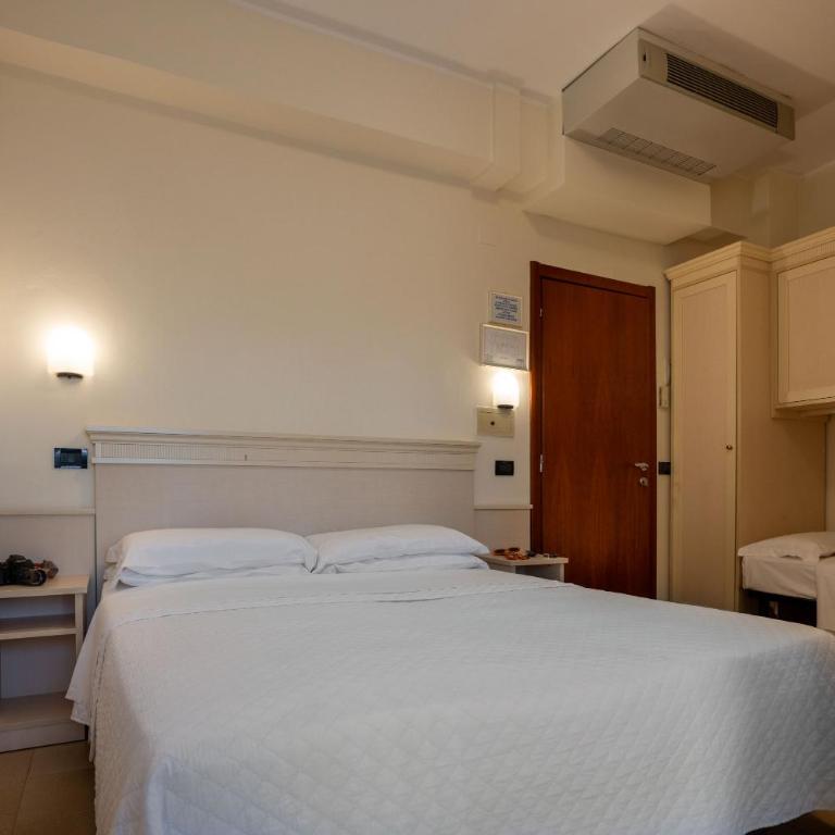 Hotel Zeus - Camera Tripla Standard - 3