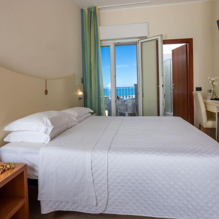 Hotel Zeus - Camera Matrimoniale - Fronte Spiaggia - 5
