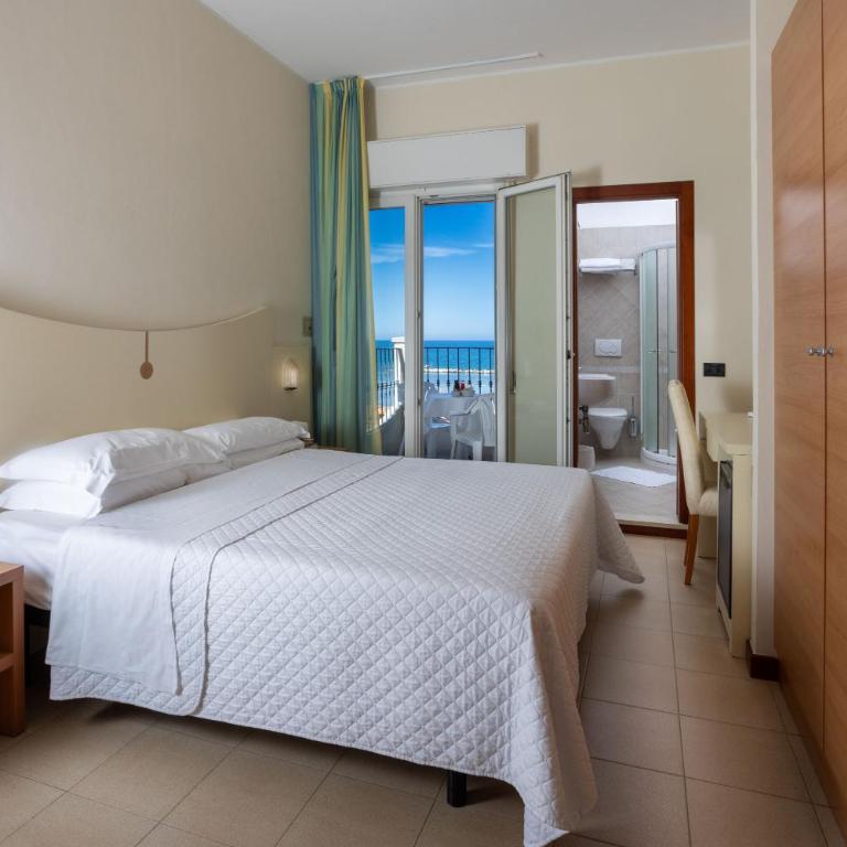 Hotel Zeus - Camera Matrimoniale - Fronte Spiaggia - 4