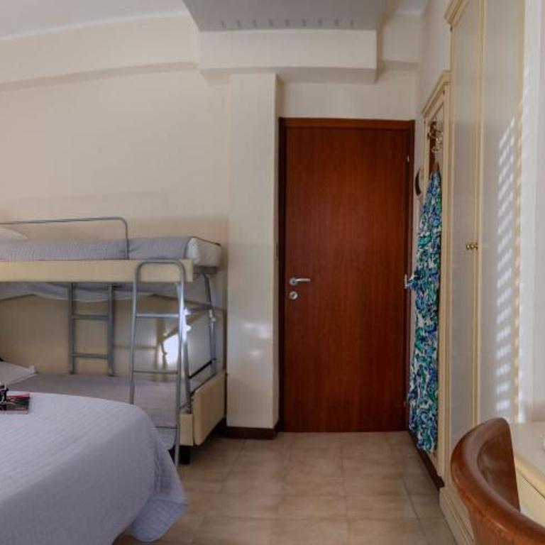 Hotel Zeus - Camera Tripla Superior Fronte Spiaggia - 6