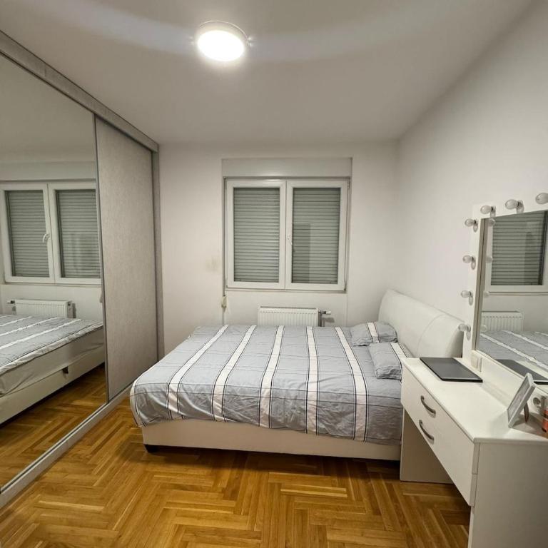 Large 2BR Apartment - 6 Guests - Apartman sa 2 Spavaće Sobe i Terasom - 4