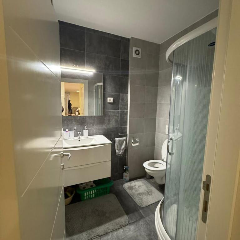 Large 2BR Apartment - 6 Guests - Apartman sa 2 Spavaće Sobe i Terasom - 5