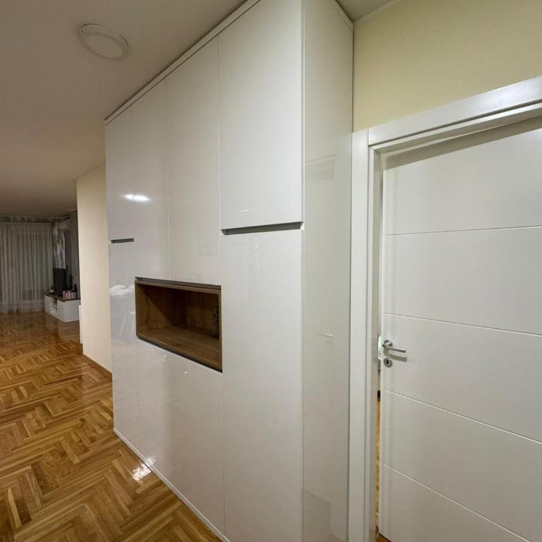 Large 2BR Apartment - 6 Guests - Apartman sa 2 Spavaće Sobe i Terasom - 9