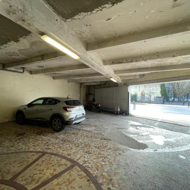 Grande Chambre avec parking possible en supplément, BORDEAUX BASTIDE - Chambre Double avec Terrasse - 9