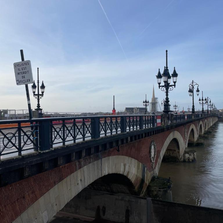 Grande Chambre avec parking possible en supplément, BORDEAUX BASTIDE - Chambre Double avec Terrasse - 11