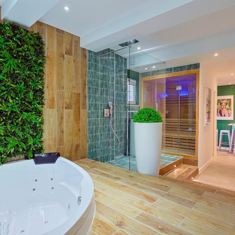 La Clé Escale Amoureuse Sauna & Balnéo - One-Bedroom Apartment with Spa Bath - 1