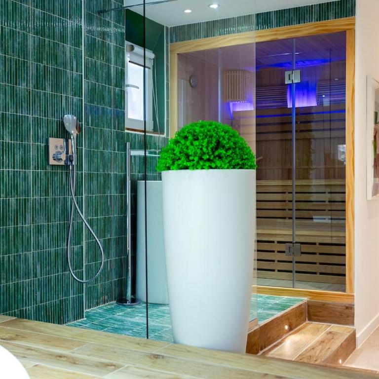 La Clé Escale Amoureuse Sauna & Balnéo - One-Bedroom Apartment with Spa Bath - 13