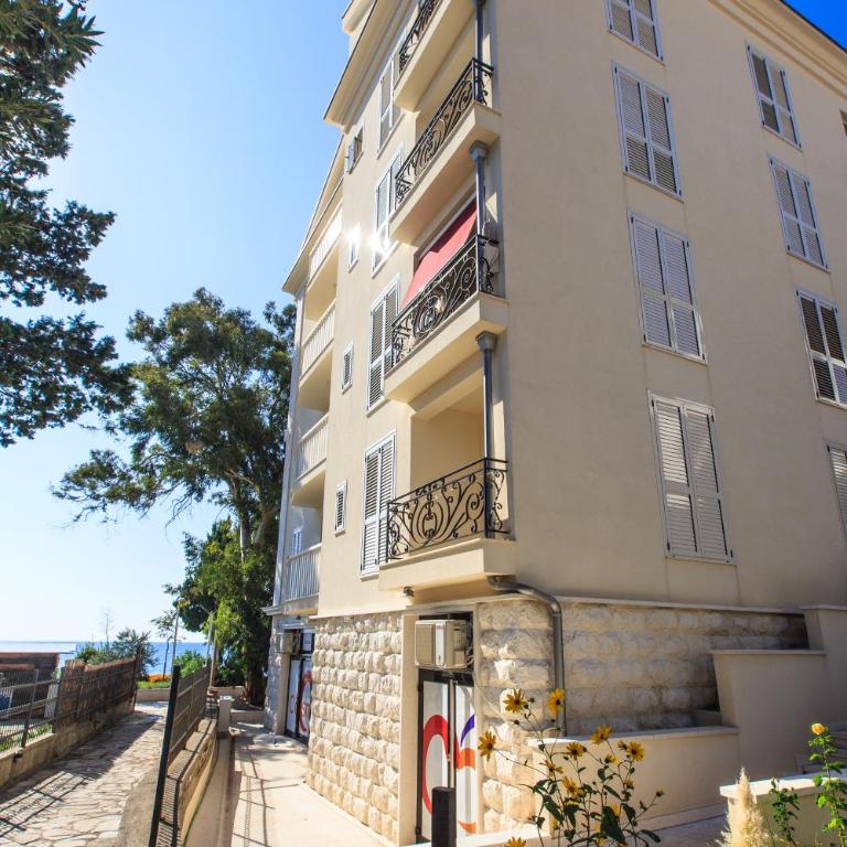 LuxBeachFront - Apartman s 1 Spavaćom Sobom, Balkonom i Pogledom na More - 19