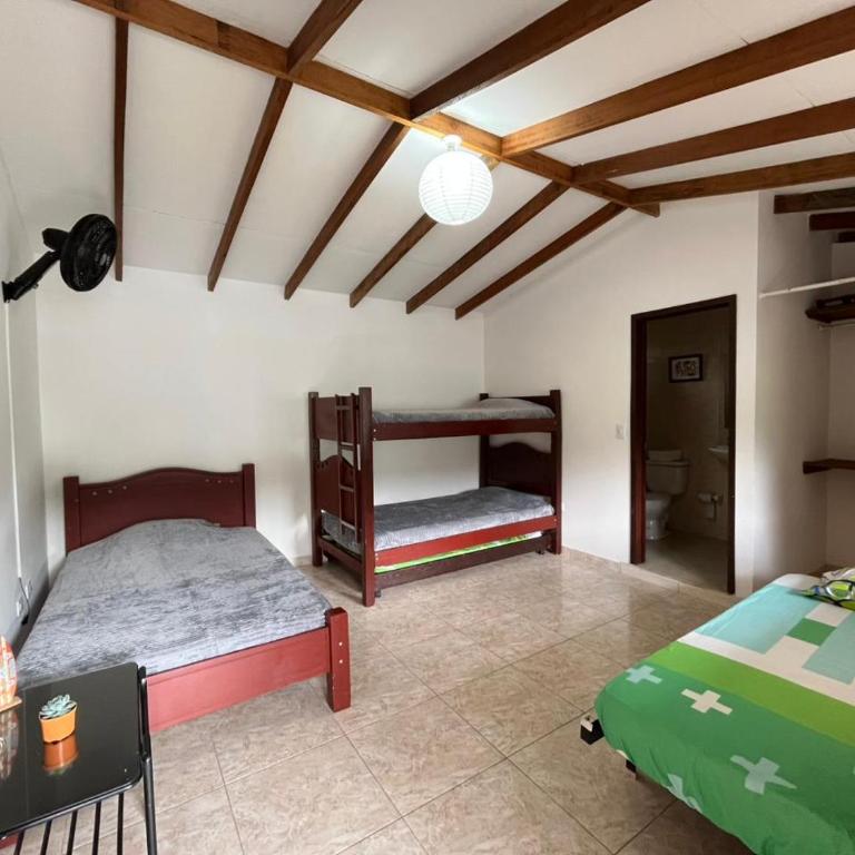 Lago Calima Hostel - Habitación cuádruple - 1