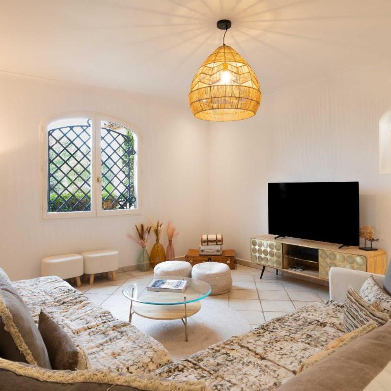 Spacious Villa with Pool & A-C for 8 - Sea View - Apartamento - 3