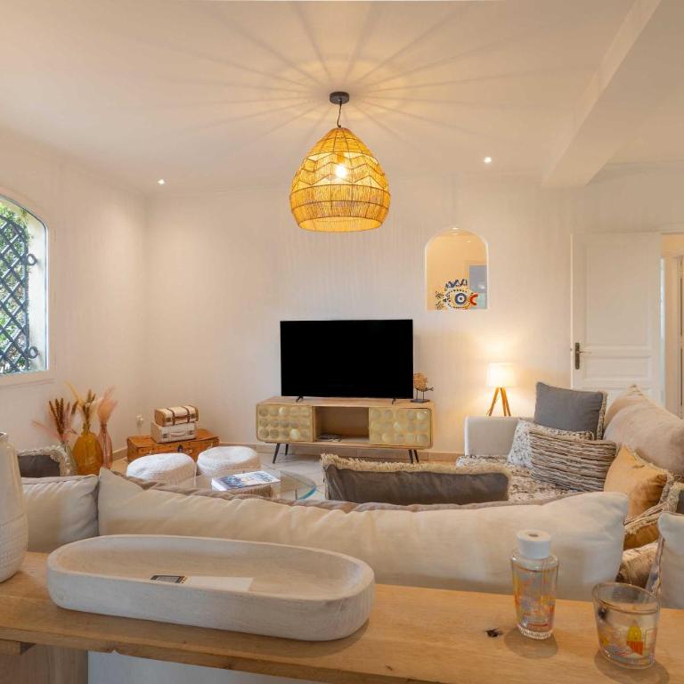 Spacious Villa with Pool & A-C for 8 - Sea View - Apartamento - 7