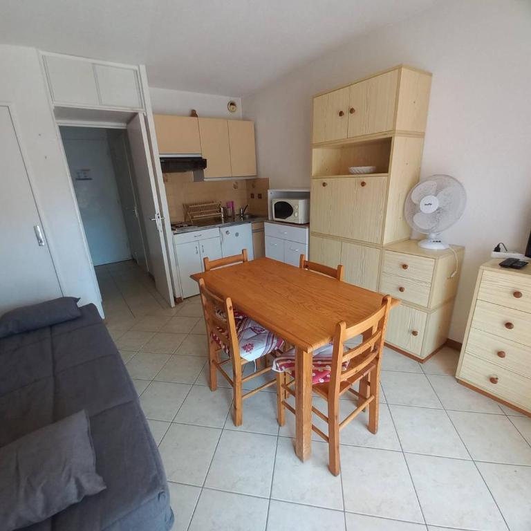 BO240-A09 Appartement Studio 4 couchages BORMES LES MIMOSAS - Studio - 4