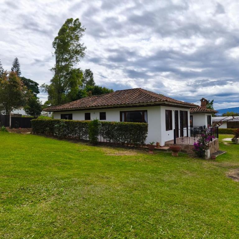 Refugio de la Montaña - Casa campestre con Piscina - Three-Bedroom House - 7