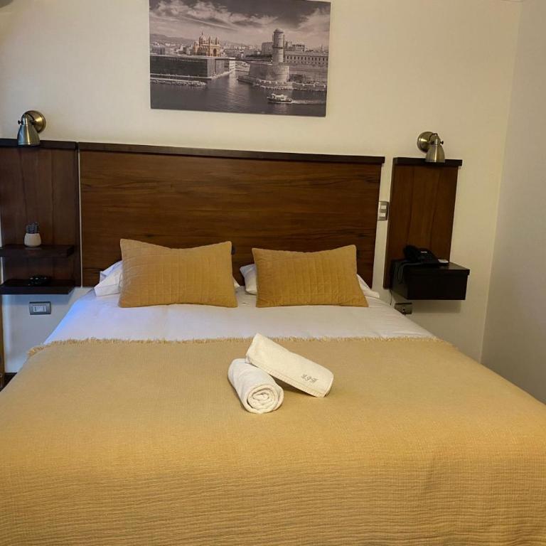 Hotel Le Petit - Double Room with Private Bathroom - 3