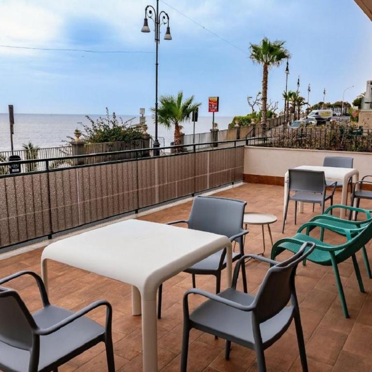 La Terrazza sul Mare Modern Apartment - Two-Bedroom Apartment with Terrace and Sea View - 6