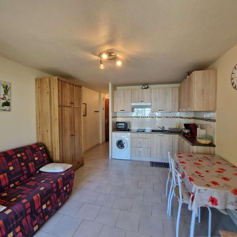 Appartement 2 pièces en rez-de-chaussée proche plage avec parking privé et terrain de pétanque - FR-1-387-109 - Appartement (4 Adultes) - 7